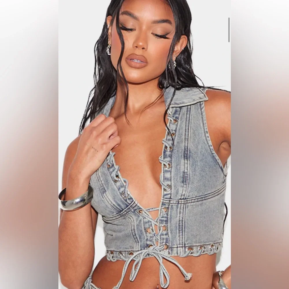 PrettyLittleThing Acid Wash Denim Lace-Up Vest Corset Top US 12 NWT Festival Z - Picture 1 of 9